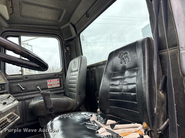 image for item EM3773 1995 Mack RD690S truck cab and chassis
