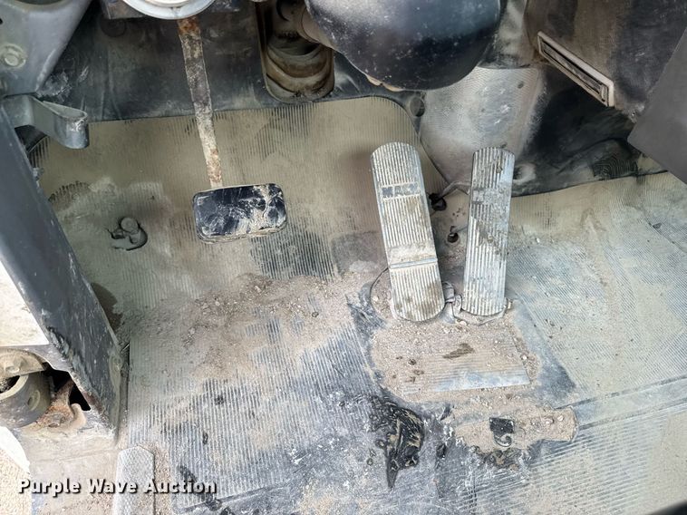 image for item EM3773 1995 Mack RD690S truck cab and chassis