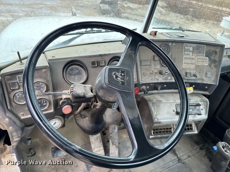 image for item EM3773 1995 Mack RD690S truck cab and chassis