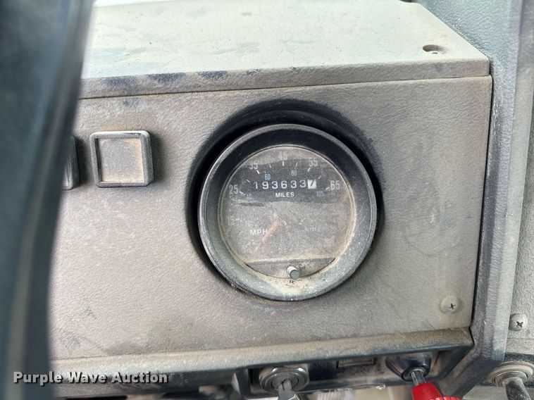 image for item EM3773 1995 Mack RD690S truck cab and chassis