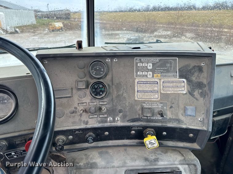 image for item EM3773 1995 Mack RD690S truck cab and chassis