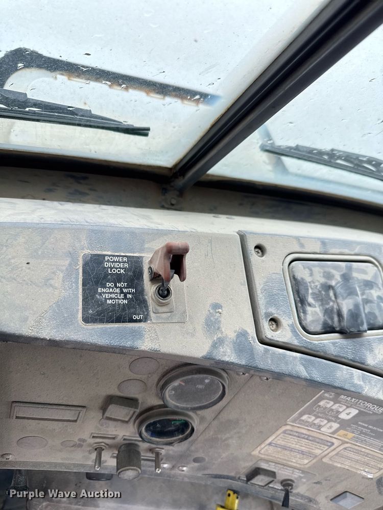 image for item EM3773 1995 Mack RD690S truck cab and chassis