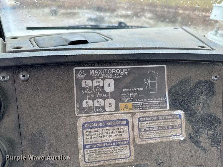 image for item EM3773 1995 Mack RD690S truck cab and chassis