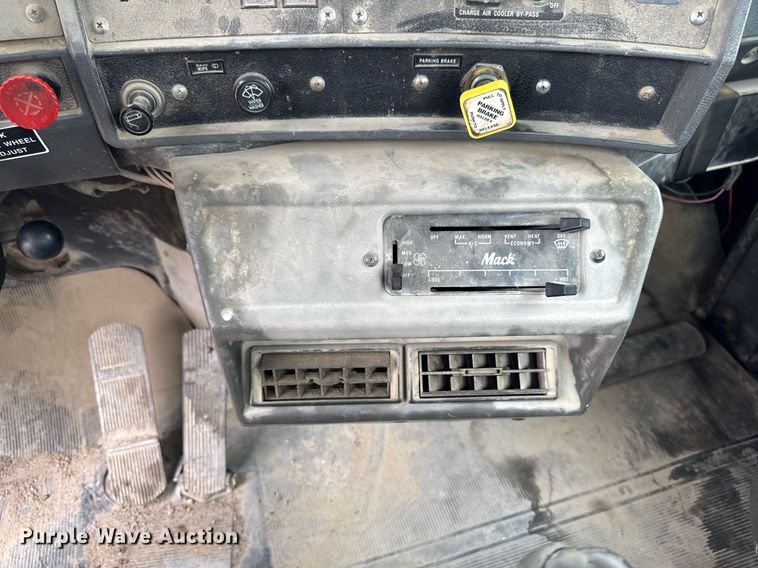 image for item EM3773 1995 Mack RD690S truck cab and chassis