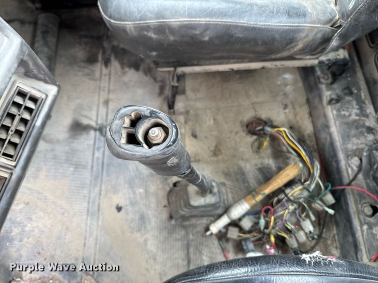 image for item EM3773 1995 Mack RD690S truck cab and chassis