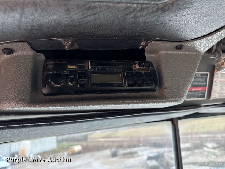 image for item EM3773 1995 Mack RD690S truck cab and chassis