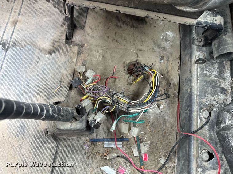 image for item EM3773 1995 Mack RD690S truck cab and chassis