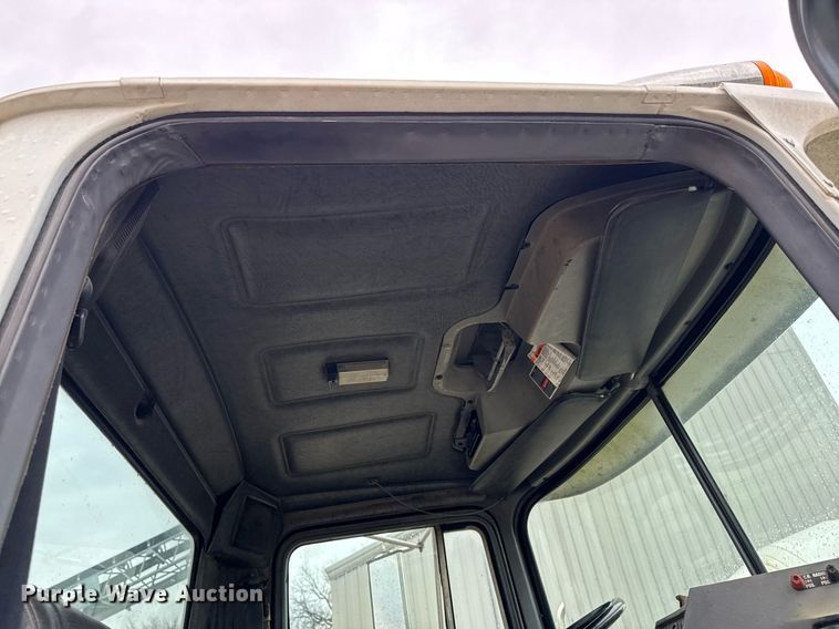 image for item EM3773 1995 Mack RD690S truck cab and chassis