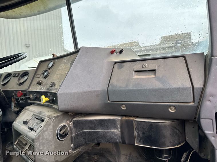 image for item EM3773 1995 Mack RD690S truck cab and chassis