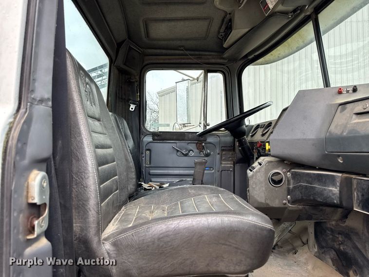 image for item EM3773 1995 Mack RD690S truck cab and chassis