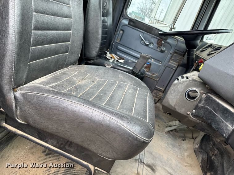 image for item EM3773 1995 Mack RD690S truck cab and chassis