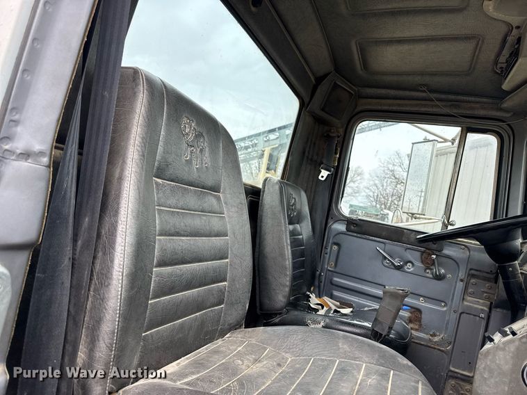 image for item EM3773 1995 Mack RD690S truck cab and chassis