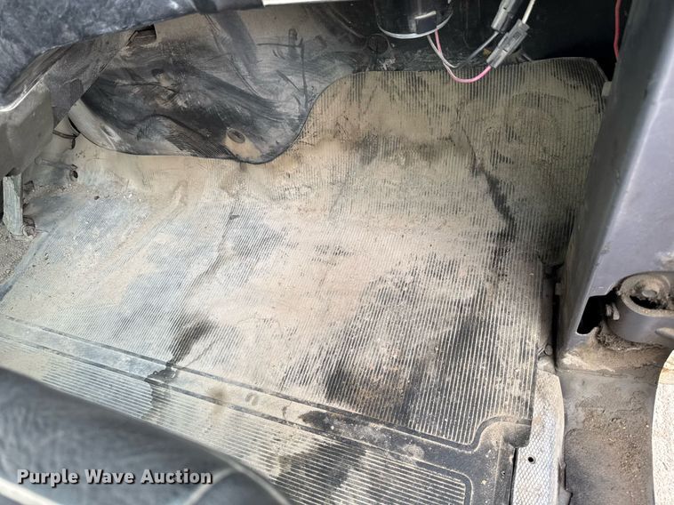 image for item EM3773 1995 Mack RD690S truck cab and chassis