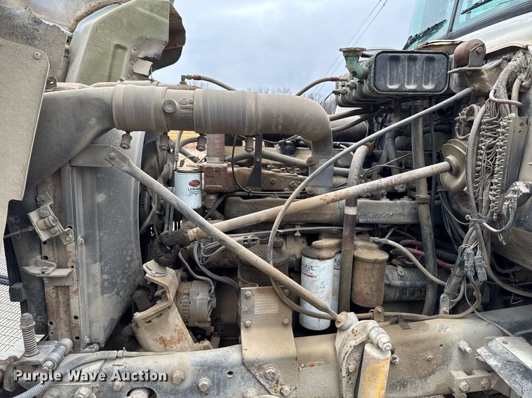 image for item EM3773 1995 Mack RD690S truck cab and chassis