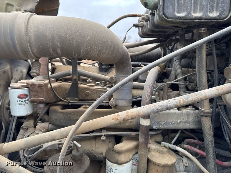 image for item EM3773 1995 Mack RD690S truck cab and chassis