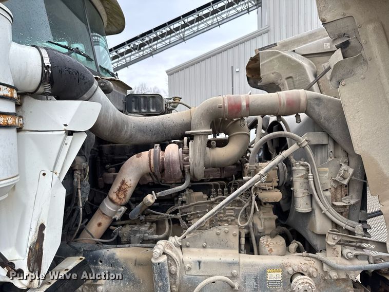 image for item EM3773 1995 Mack RD690S truck cab and chassis