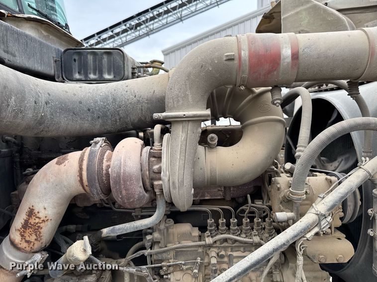 image for item EM3773 1995 Mack RD690S truck cab and chassis