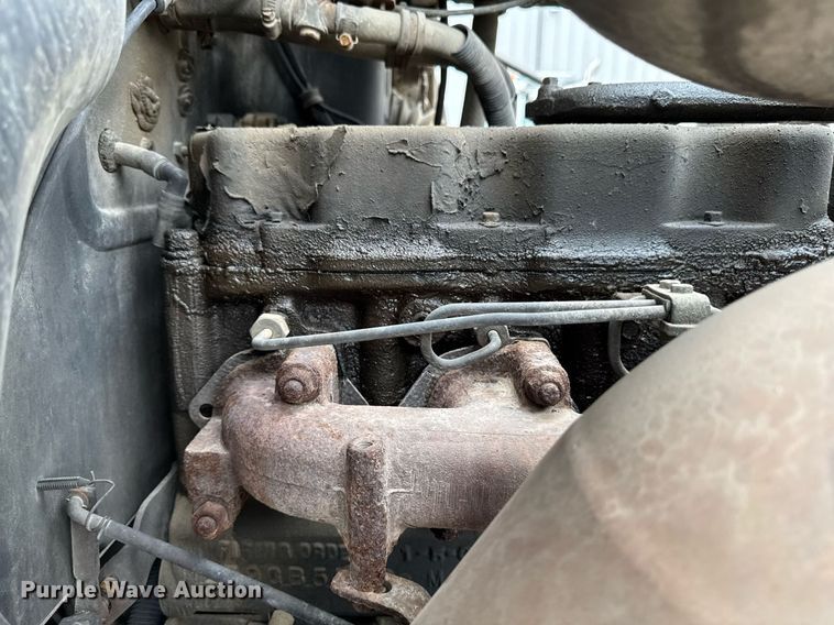 image for item EM3773 1995 Mack RD690S truck cab and chassis