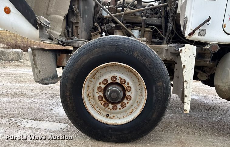 image for item EM3773 1995 Mack RD690S truck cab and chassis