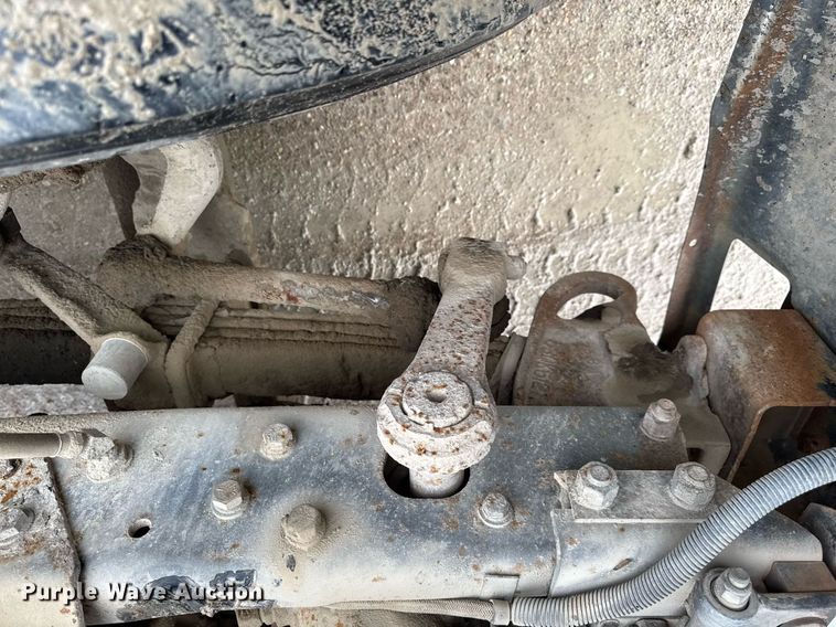 image for item EM3773 1995 Mack RD690S truck cab and chassis