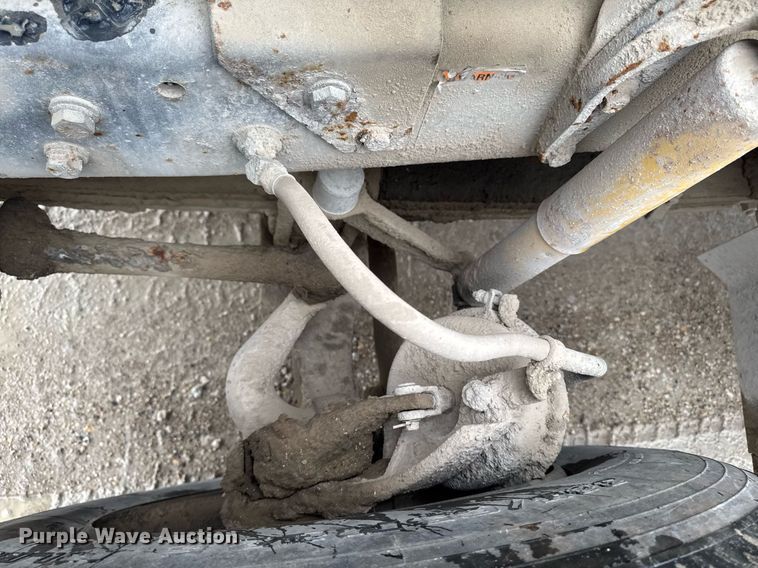 image for item EM3773 1995 Mack RD690S truck cab and chassis