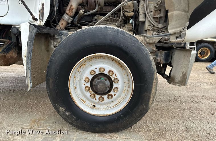 image for item EM3773 1995 Mack RD690S truck cab and chassis