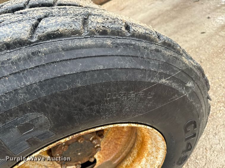 image for item EM3773 1995 Mack RD690S truck cab and chassis