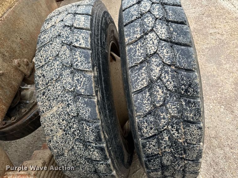 image for item EM3773 1995 Mack RD690S truck cab and chassis