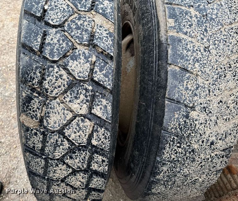 image for item EM3773 1995 Mack RD690S truck cab and chassis