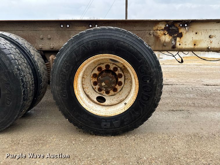 image for item EM3773 1995 Mack RD690S truck cab and chassis