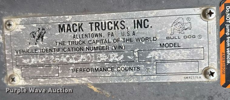 image for item EM3773 1995 Mack RD690S truck cab and chassis