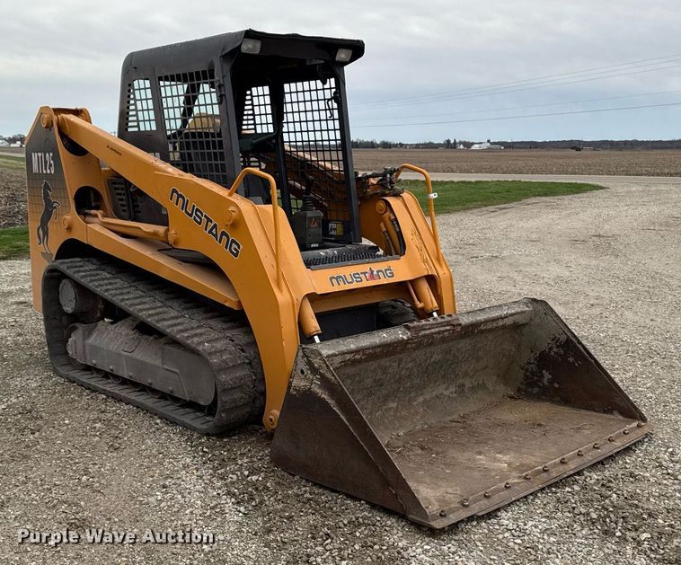 image for item EM3776 2006 Mustang MTL 25 tracked skid steer loader