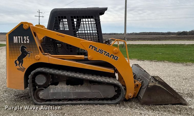 image for item EM3776 2006 Mustang MTL 25 tracked skid steer loader