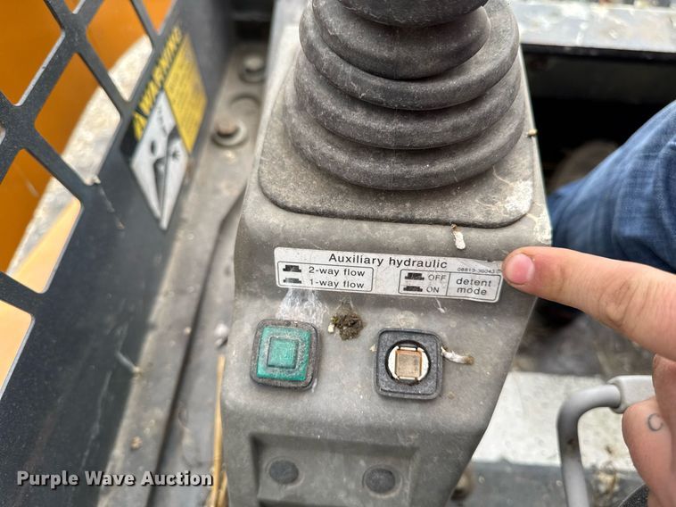 image for item EM3776 2006 Mustang MTL 25 tracked skid steer loader