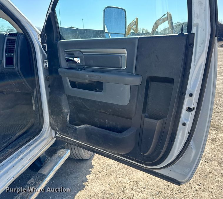 image for item EM3786 2018 Dodge Ram 5500 dump truck