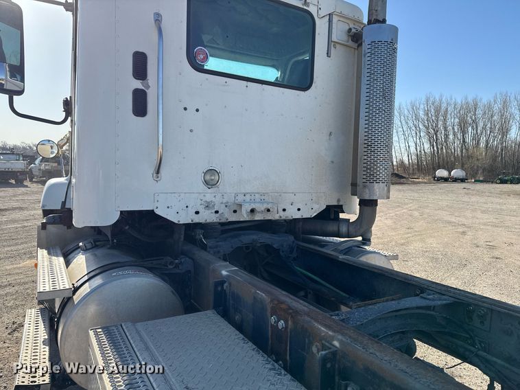 image for item EM3791 2005 Freightliner CST120 truck cab and chassis