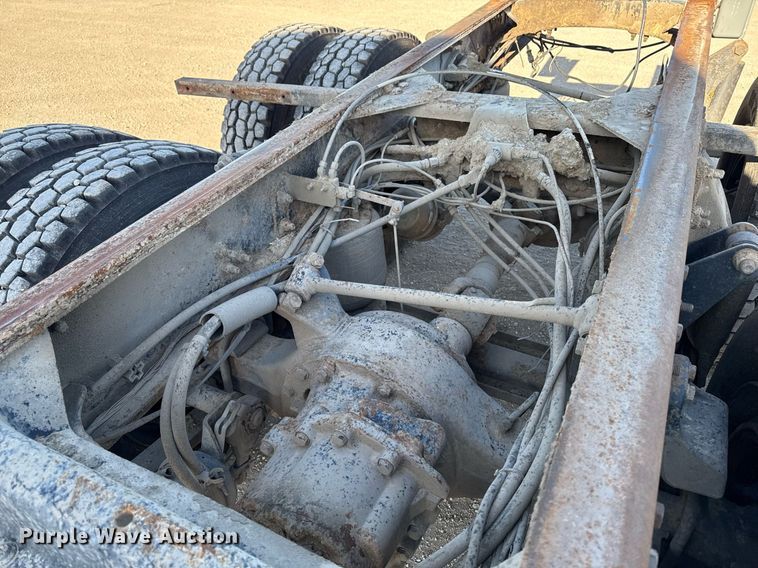 image for item EM3791 2005 Freightliner CST120 truck cab and chassis