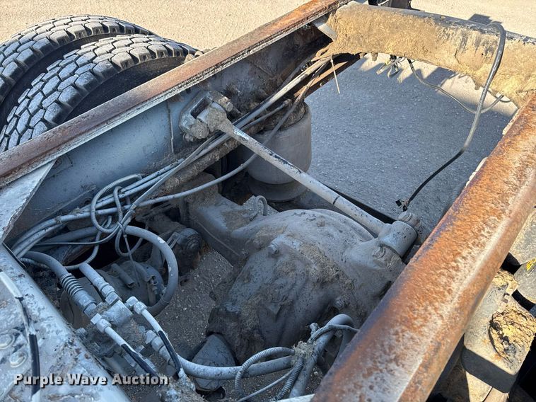 image for item EM3791 2005 Freightliner CST120 truck cab and chassis