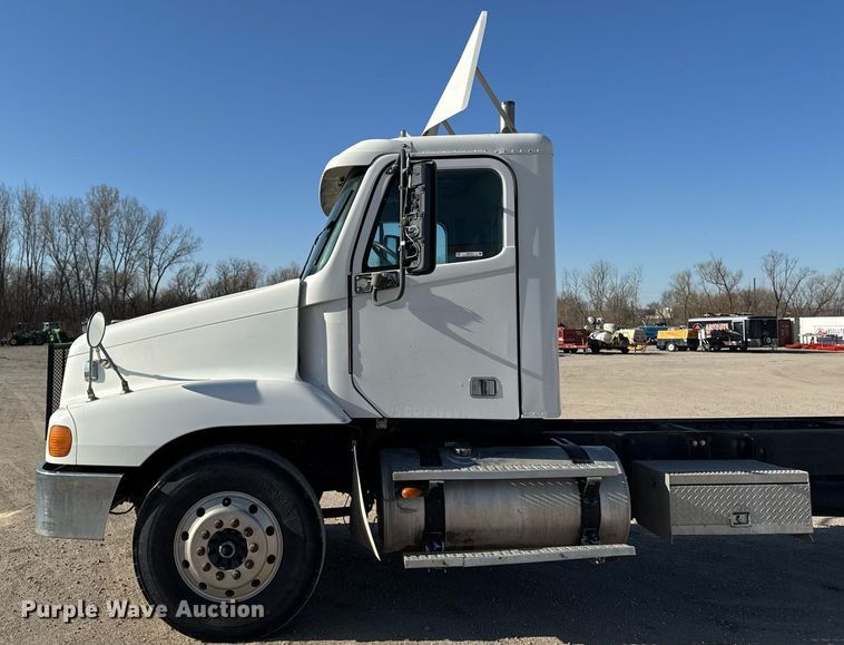 image for item EM3791 2005 Freightliner CST120 truck cab and chassis