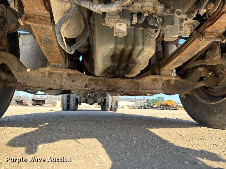 image for item EM3791 2005 Freightliner CST120 truck cab and chassis