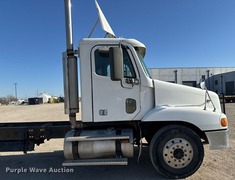 image for item EM3791 2005 Freightliner CST120 truck cab and chassis