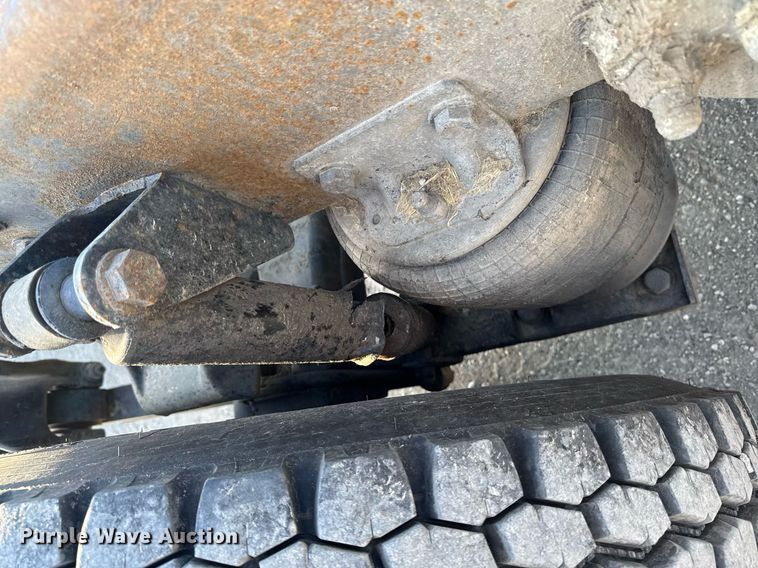 image for item EM3791 2005 Freightliner CST120 truck cab and chassis