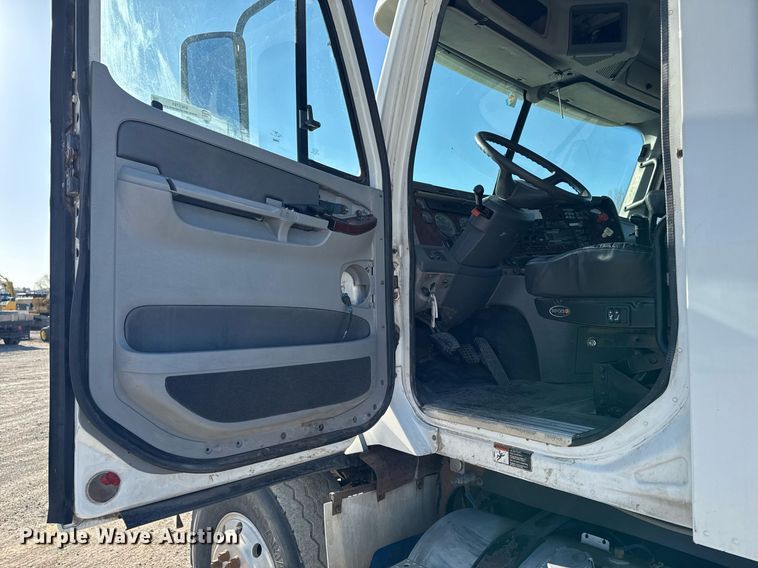 image for item EM3791 2005 Freightliner CST120 truck cab and chassis