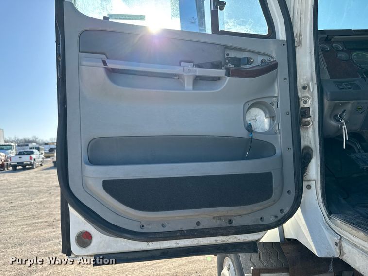 image for item EM3791 2005 Freightliner CST120 truck cab and chassis