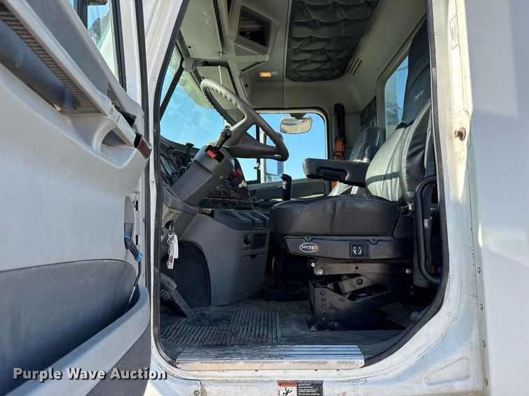 image for item EM3791 2005 Freightliner CST120 truck cab and chassis