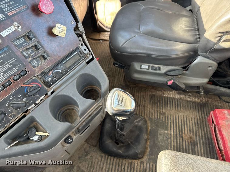 image for item EM3791 2005 Freightliner CST120 truck cab and chassis