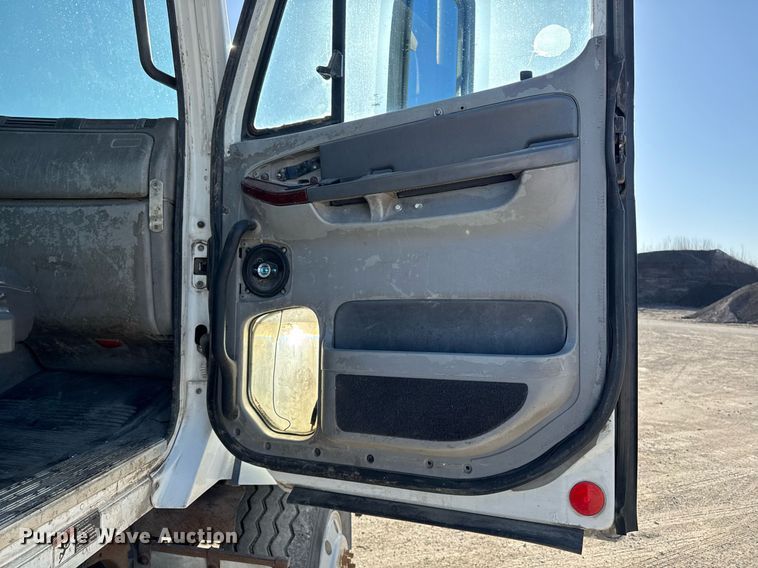image for item EM3791 2005 Freightliner CST120 truck cab and chassis