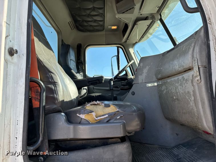 image for item EM3791 2005 Freightliner CST120 truck cab and chassis