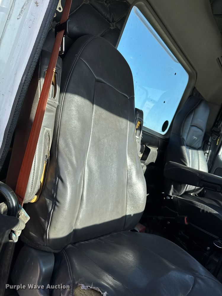 image for item EM3791 2005 Freightliner CST120 truck cab and chassis