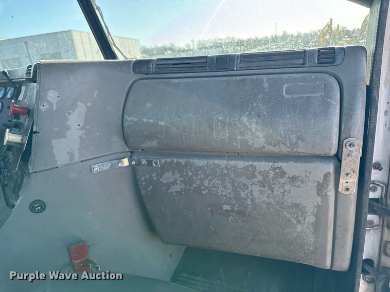 image for item EM3791 2005 Freightliner CST120 truck cab and chassis